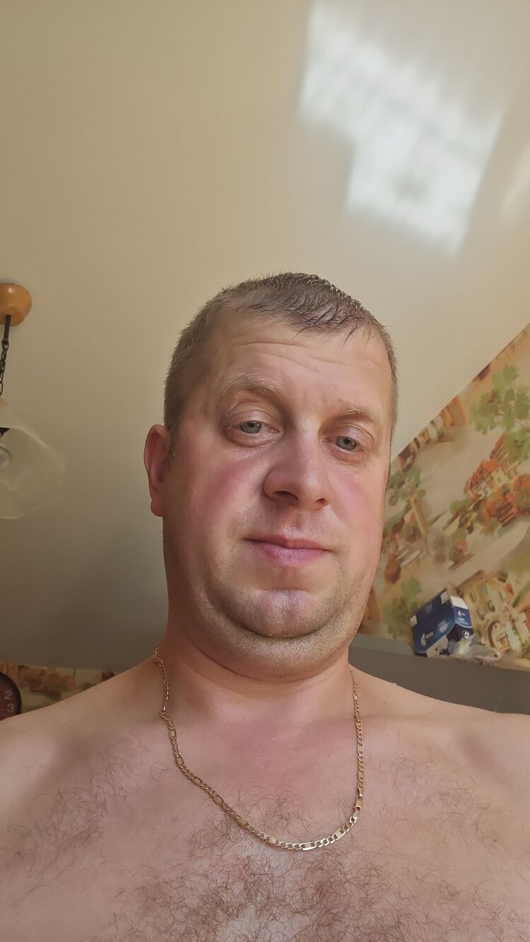  47999978  Viktor, 39 ,    
