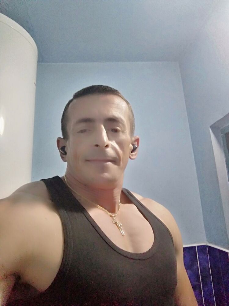  21554658  Serghei, 43 ,    