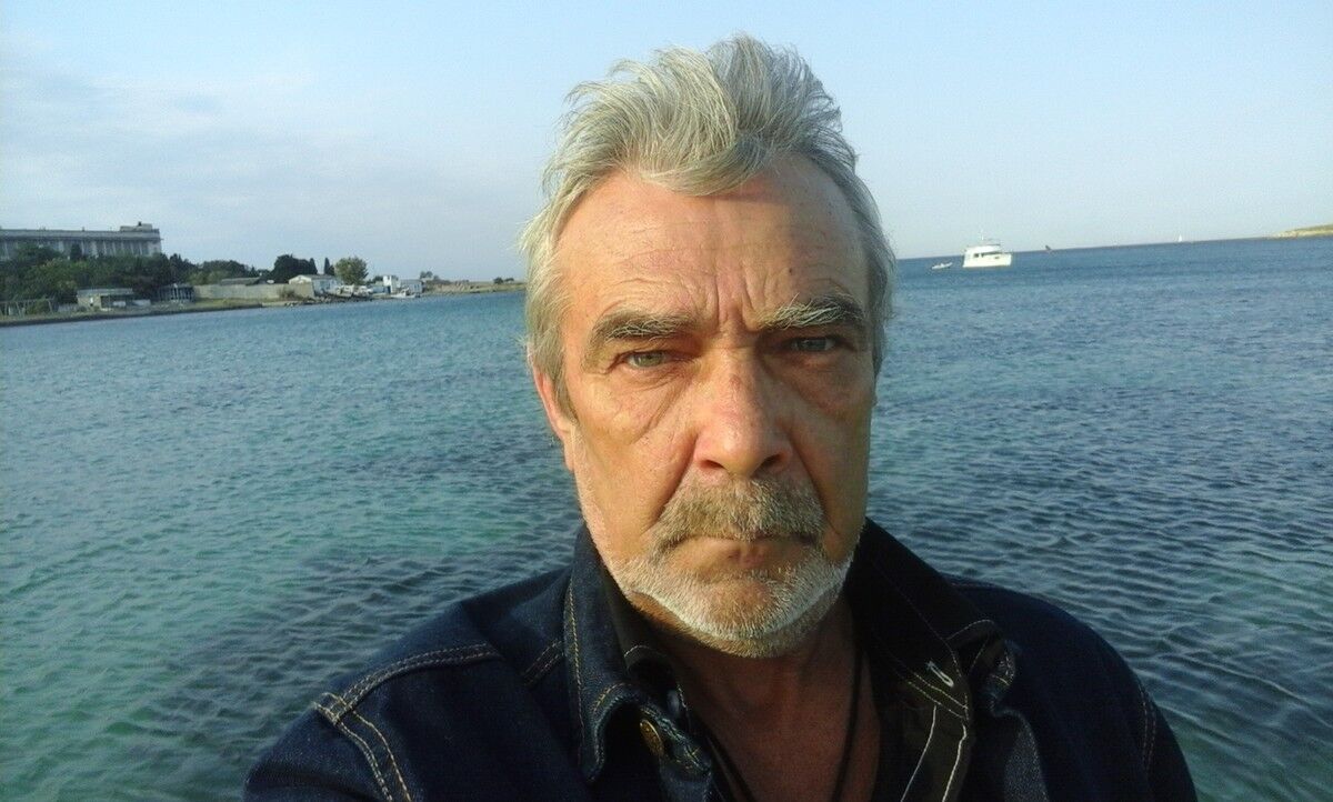  18015888  , 62 ,    