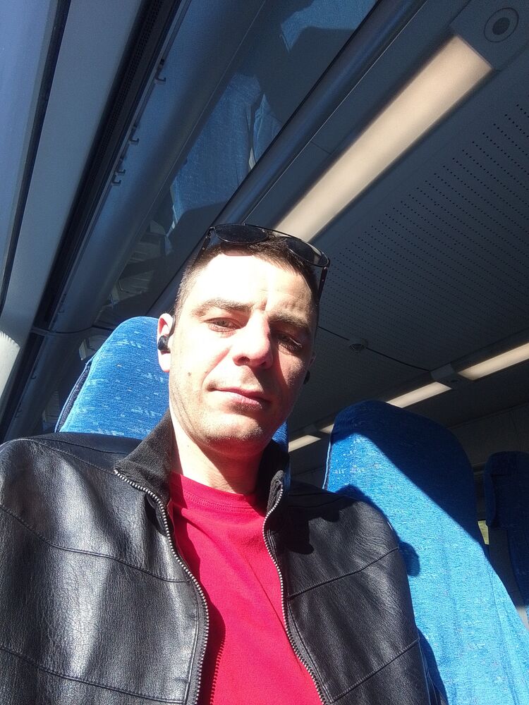  42940678  Alex, 36 ,    