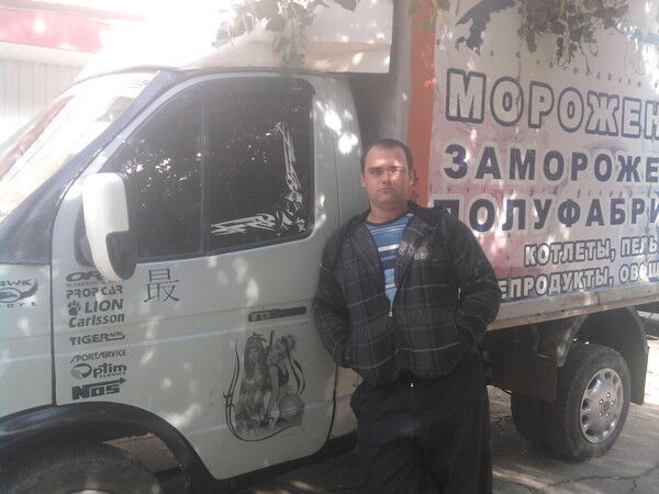  8759358  Denis, 35 ,    
