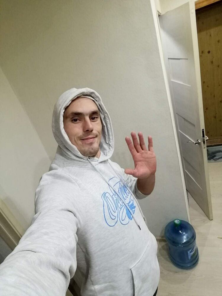  41295268  Alexander, 33 ,    --