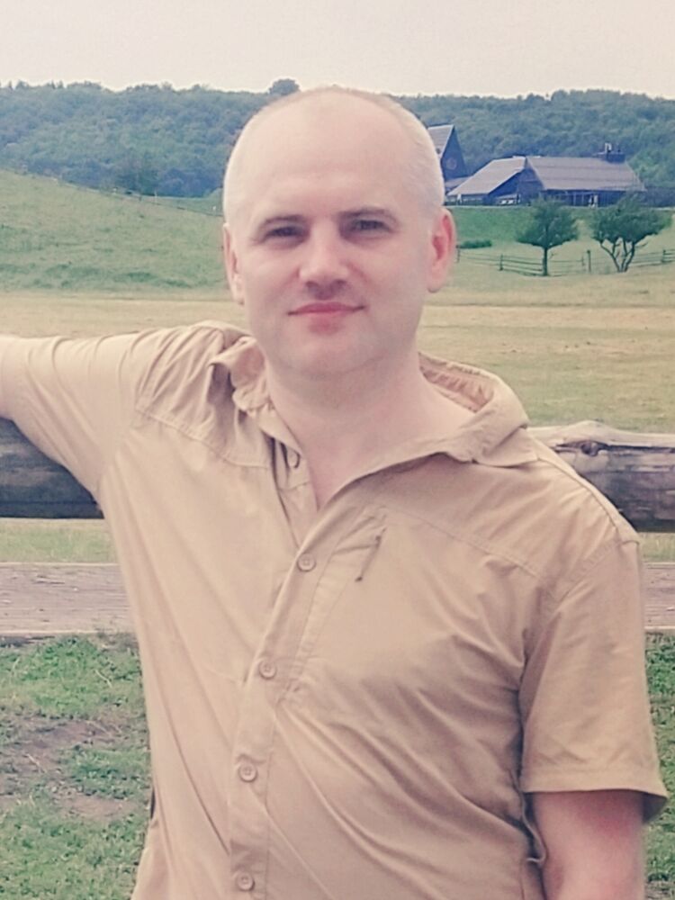  ,   Nik, 49 ,   ,   