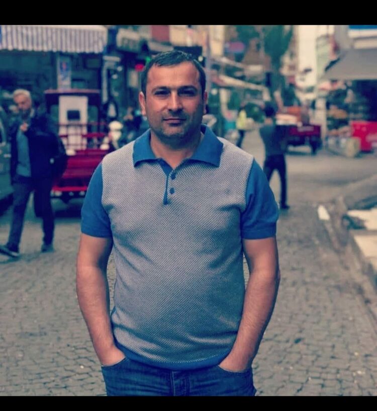  53010528  Mikail, 43 ,    