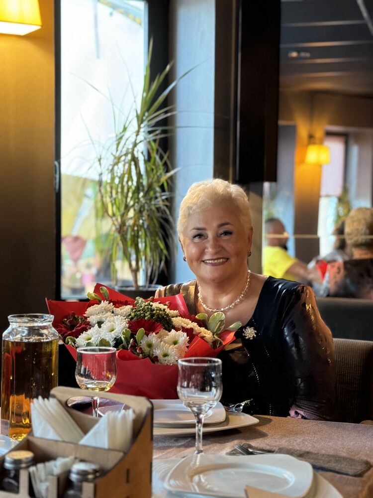  45783678  Irina, 62 ,    