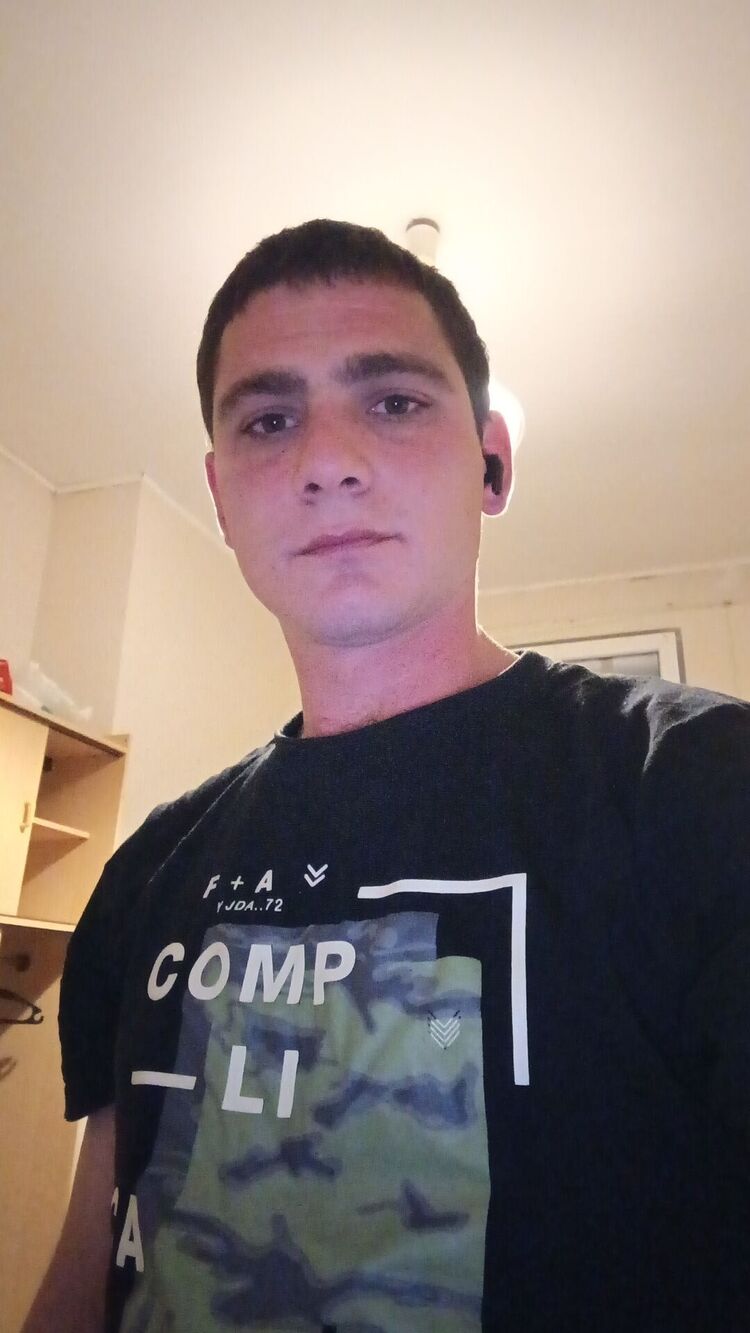  54380778  Augustin, 31 ,    