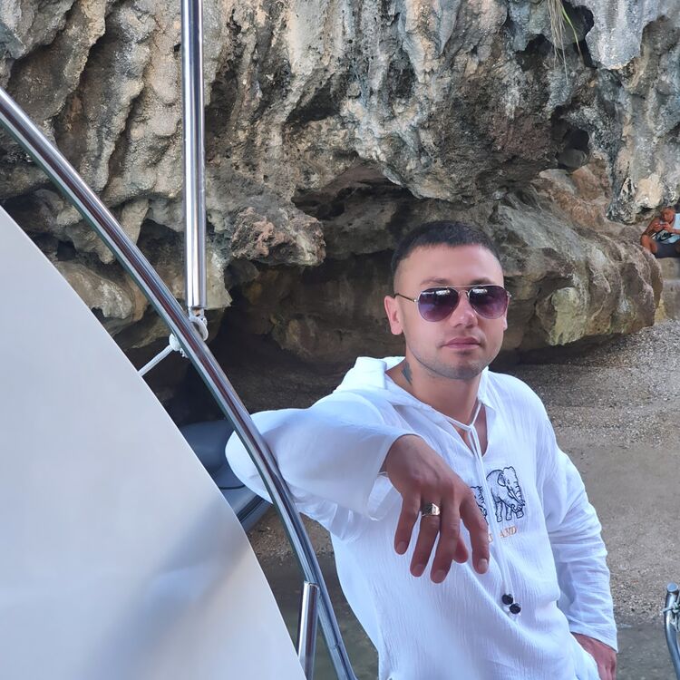  40228068  , 31 ,    Phuket