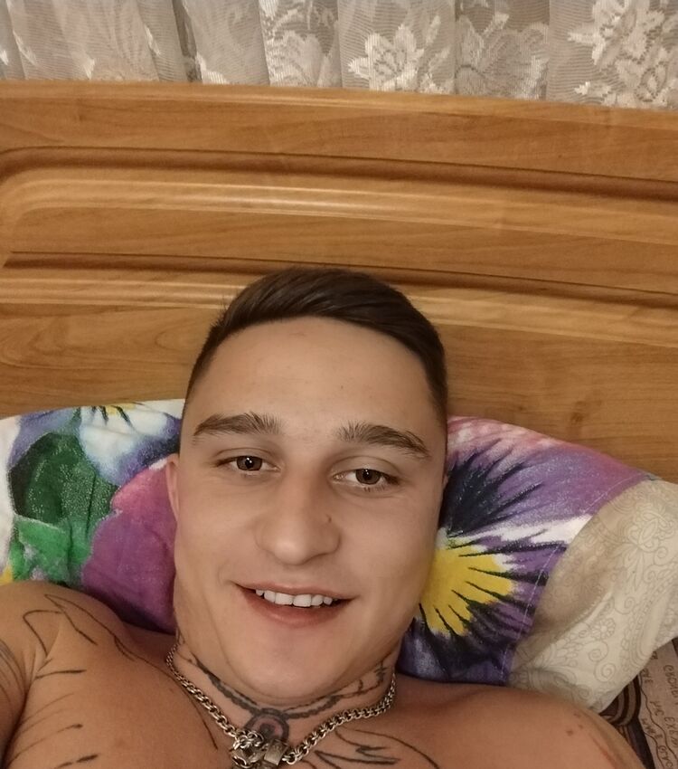  38788928  Andrei, 26 ,    