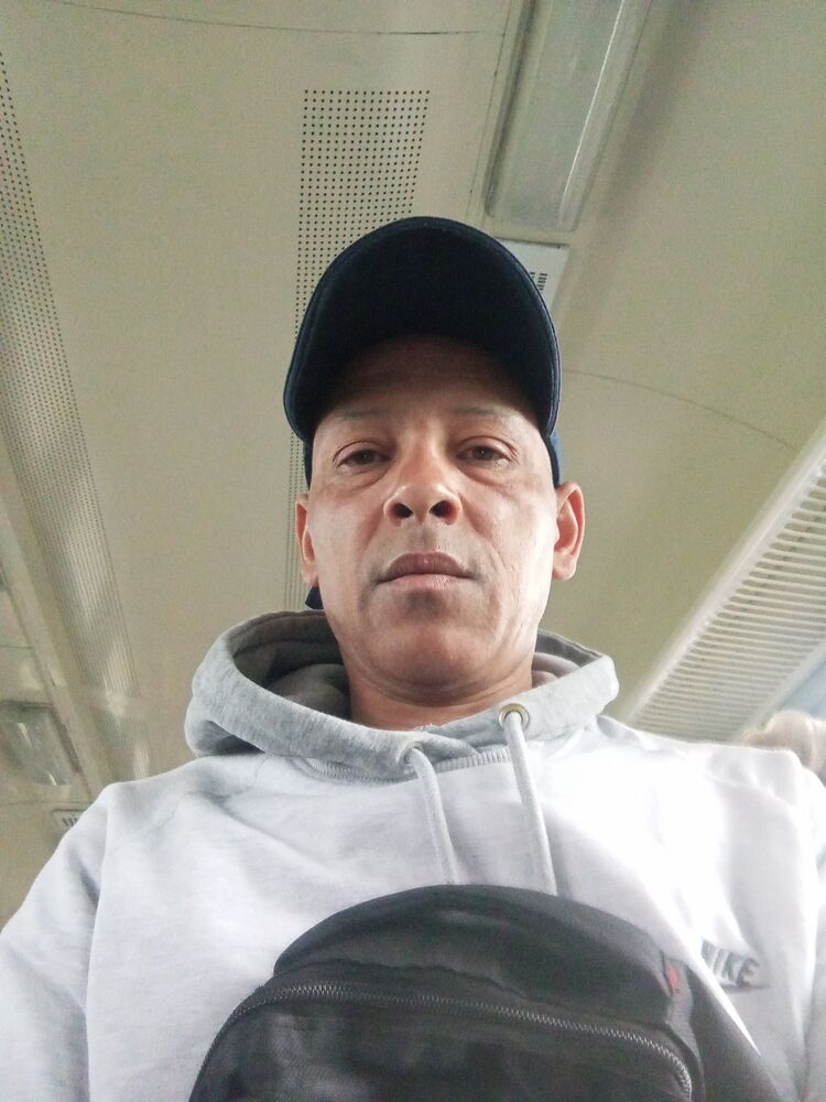  51677748  Hugoleopoldo, 49 ,    