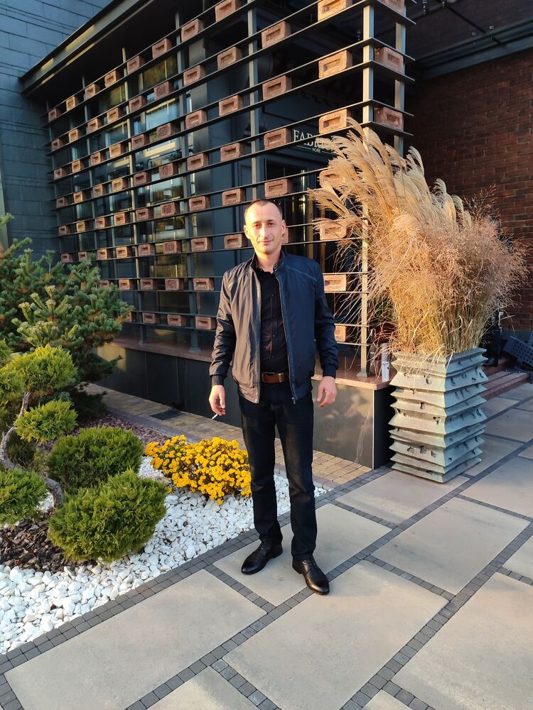  52397518  Maks, 35 ,    