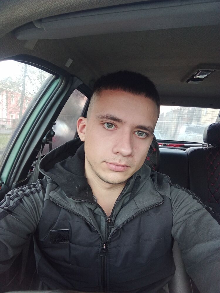  47627128  Viktor, 24 ,    