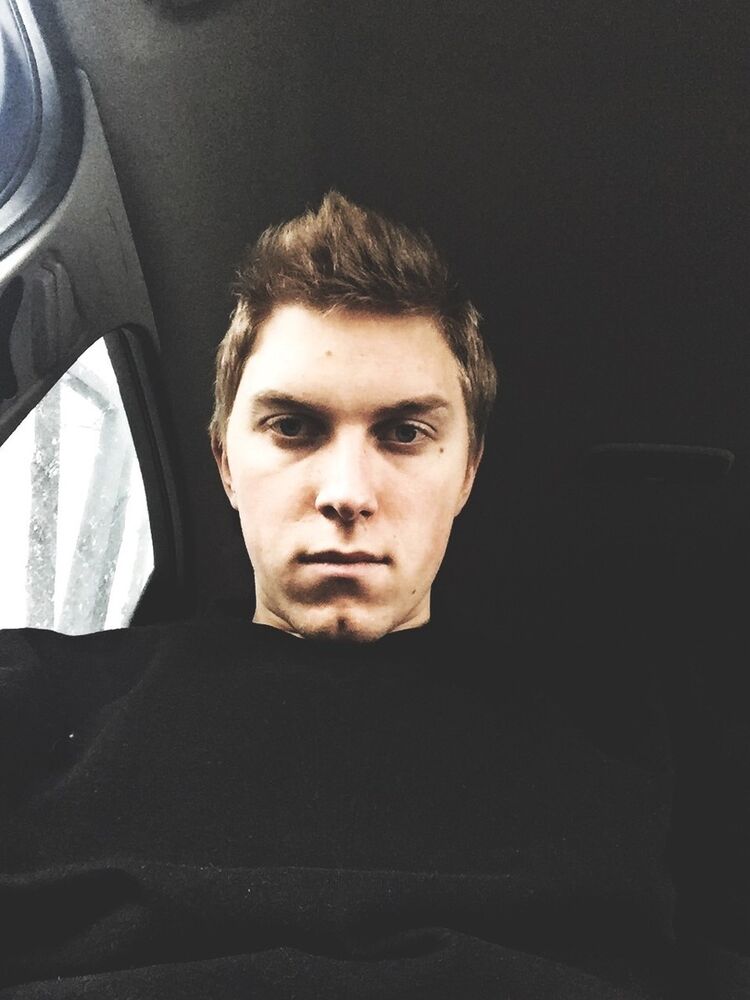  12089498  Alex, 32 ,    