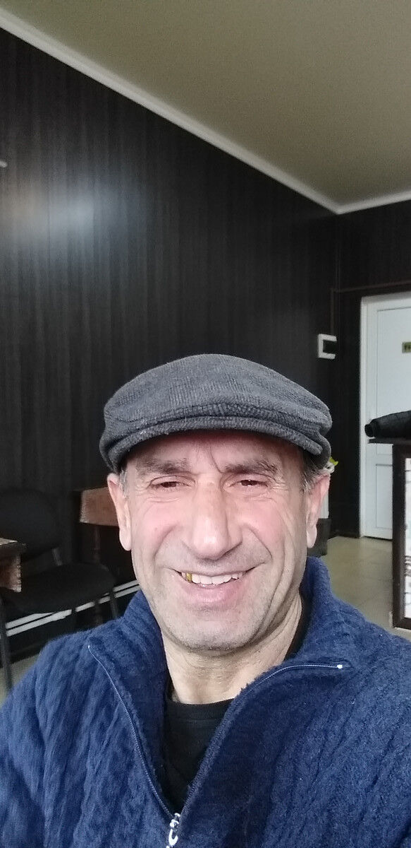  18943828  Artur, 63 ,    