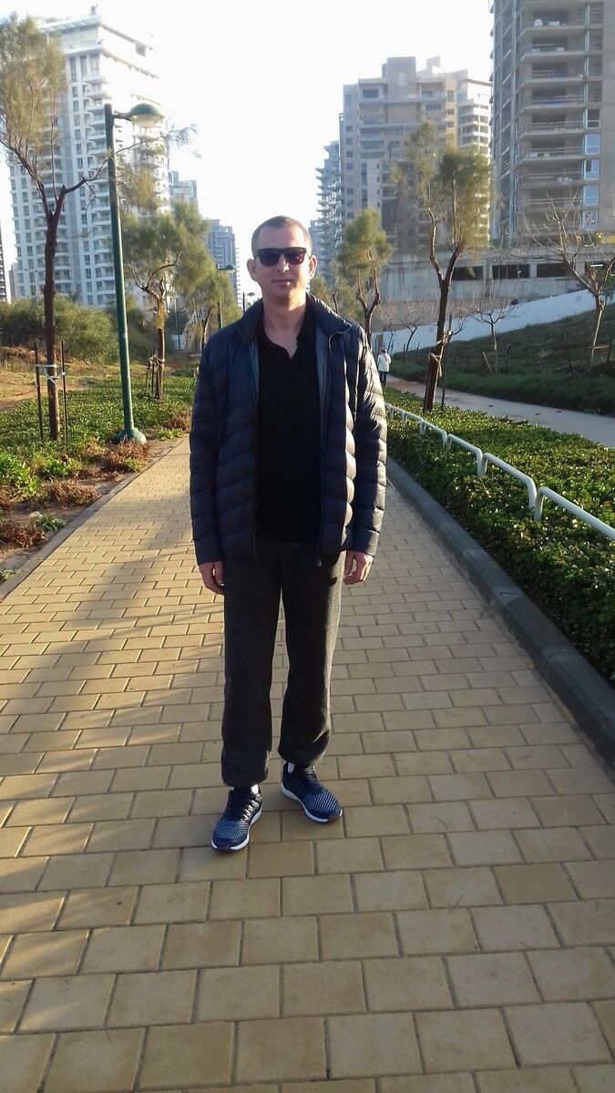  9066088  Alexandru, 43 ,    
