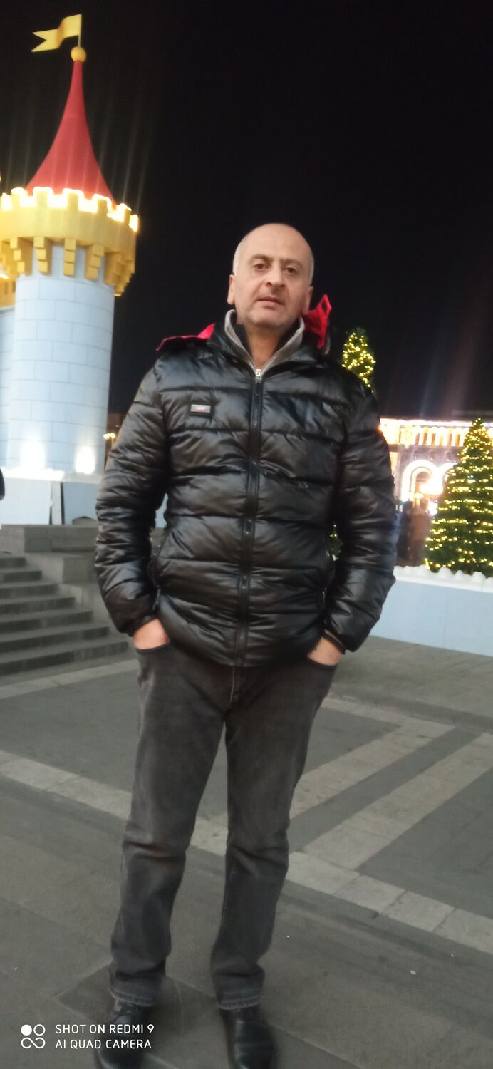  ,   Armen, 43 ,   ,   