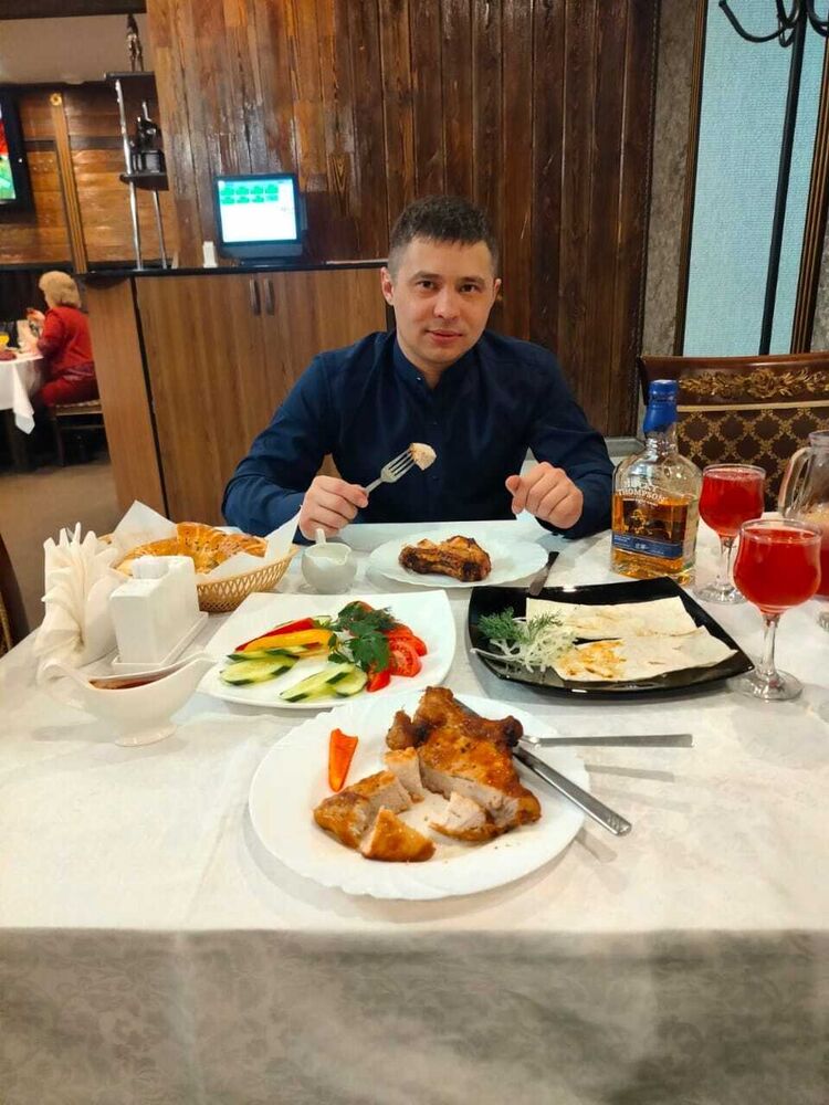  42128068  Ruslan, 35 ,    