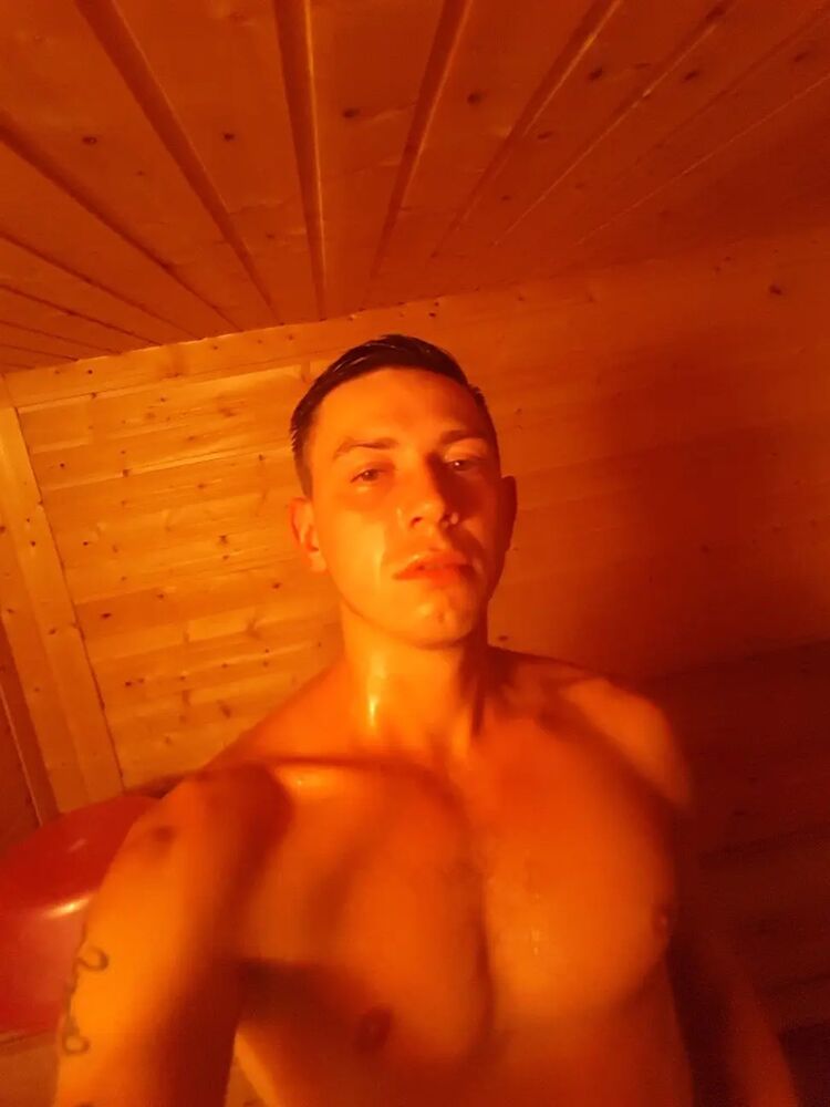  32813608  , 35 ,    