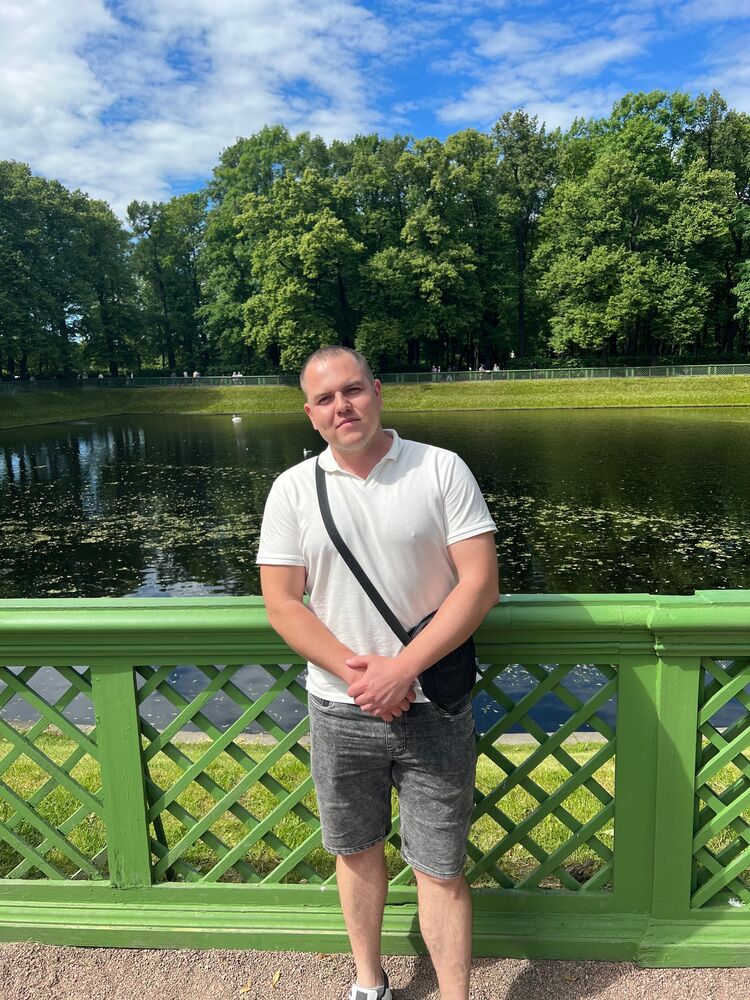  54303308  Dmitrii, 27 ,    