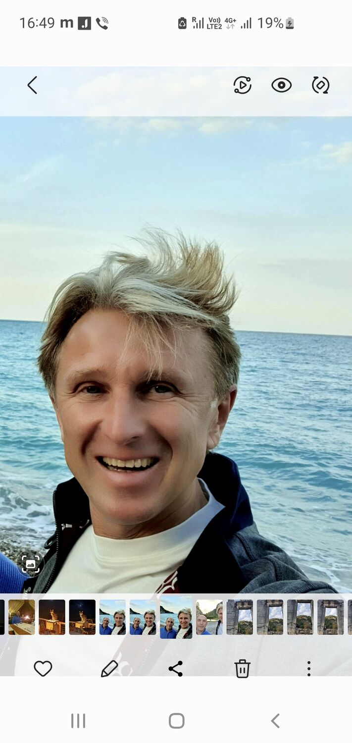  31092918  Viktor, 44 ,    