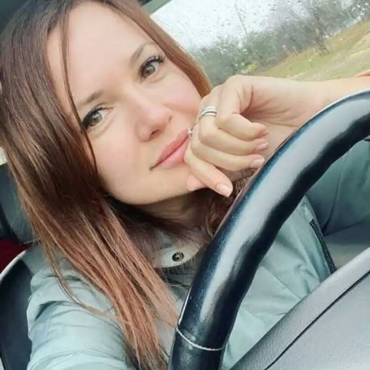  48070888  Olga, 40 ,    