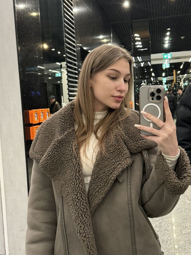  42228768  Oleksandra, 21 ,    