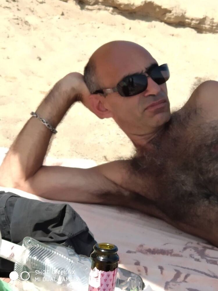  14752888  Artur, 53 ,    