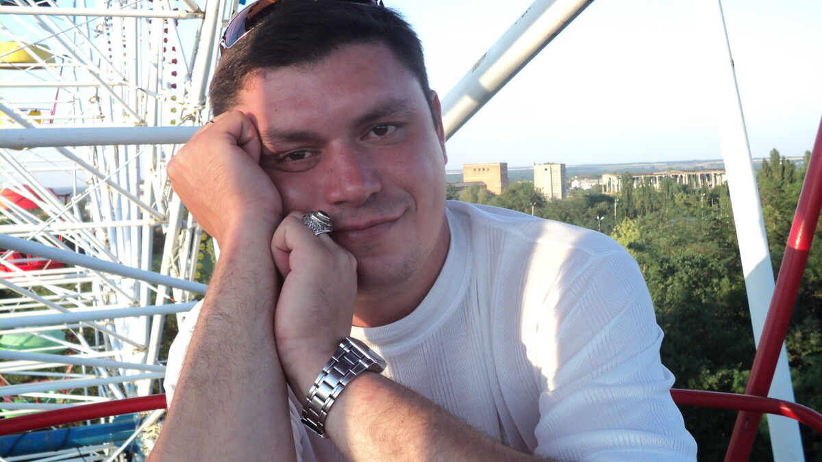  4557488  Konstantin, 47 ,    