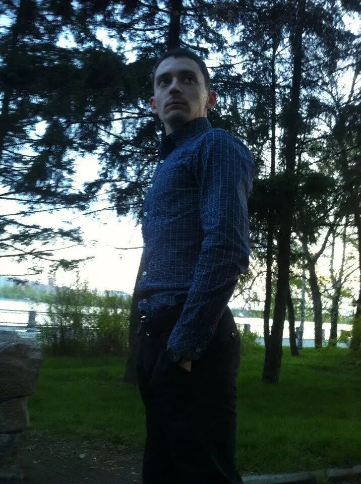  37703418  Vladimir, 30 ,    
