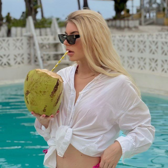  51332018  Vladislava, 27 ,    