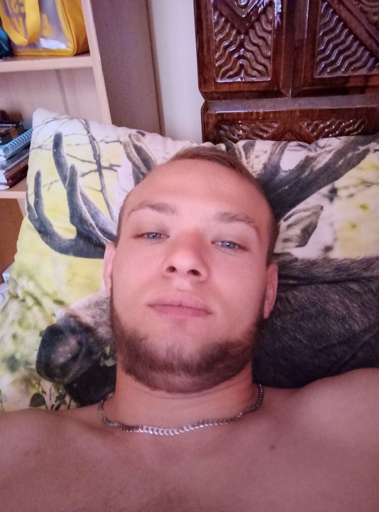  29311548  Viktor, 24 ,    