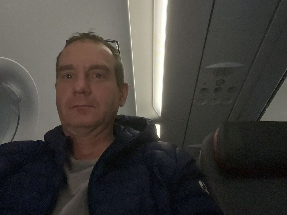  51571188  Vladislav, 52 ,    