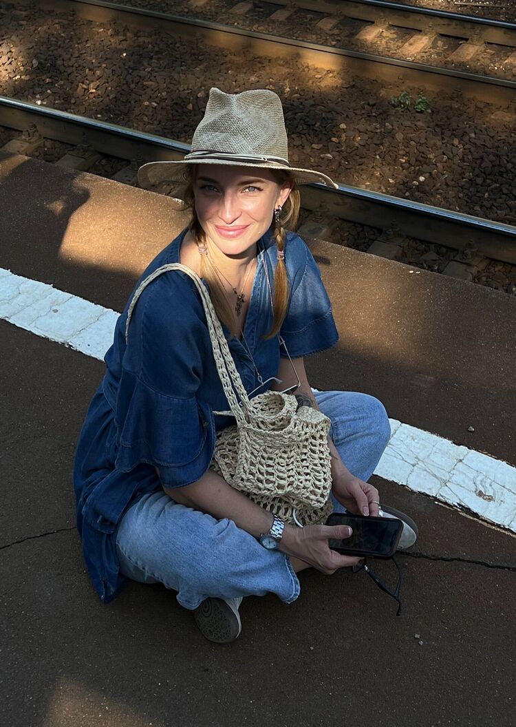  36759968  Victoria, 40 ,    