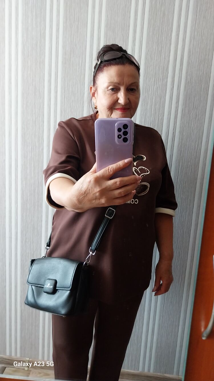  52152078  Valentina, 65 ,    