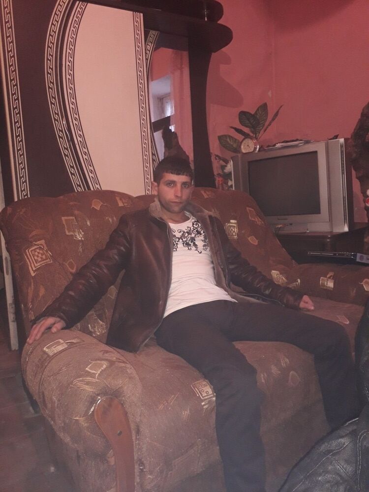  15078188  Gagik, 35 ,    