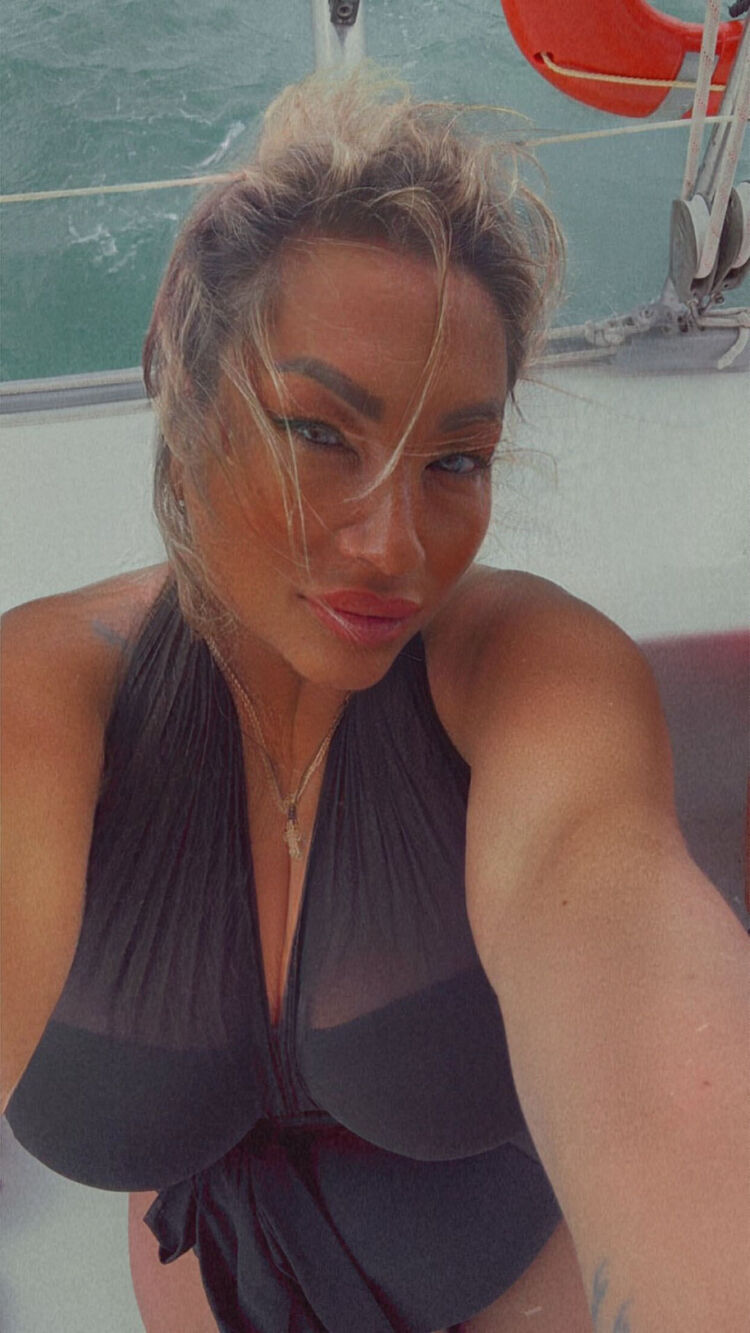  52976638  , 37 ,    -