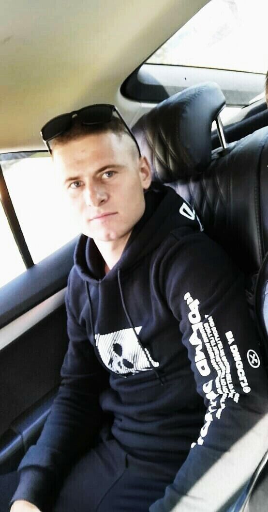  20228288  Andrei, 27 ,    