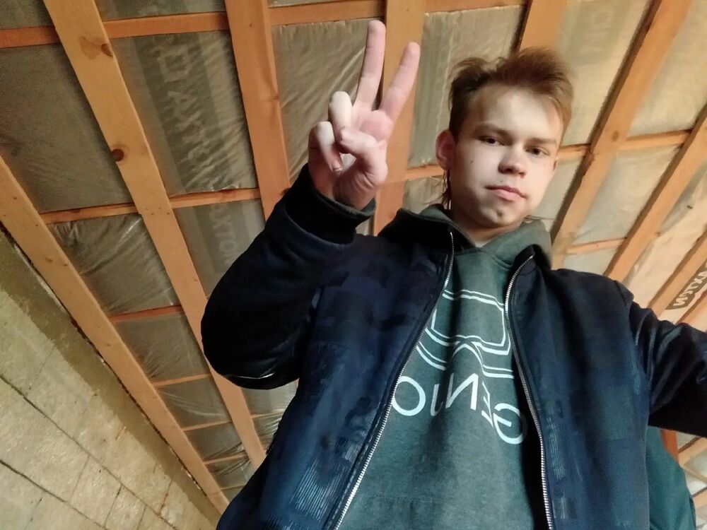  39204458  Ilya, 20 ,    