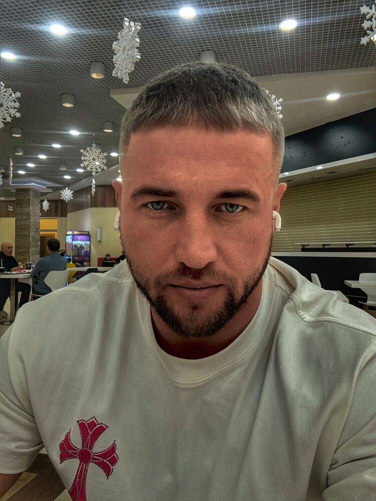  48417968  Dmitrii, 35 ,    