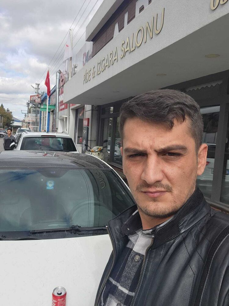  39307128  Mehmet, 35 ,    