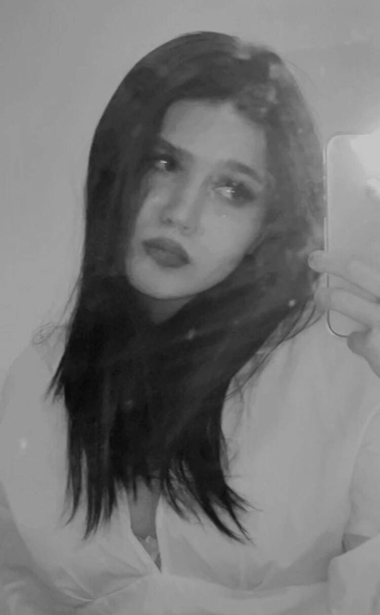  --,   Lola, 24 ,     , c , 