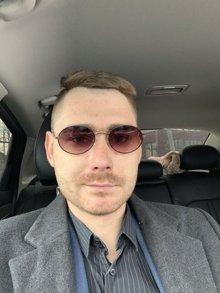   ,   Denis, 33 ,   ,   