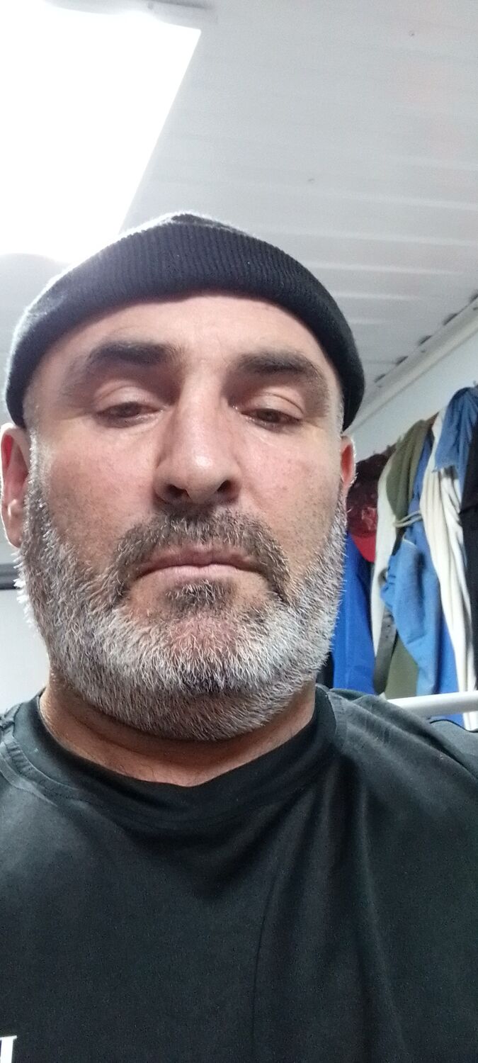 40049488  Azam, 49 ,    