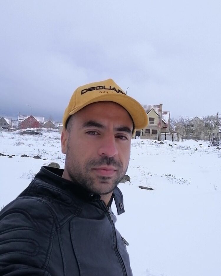  41657968  Yassine, 33 ,    