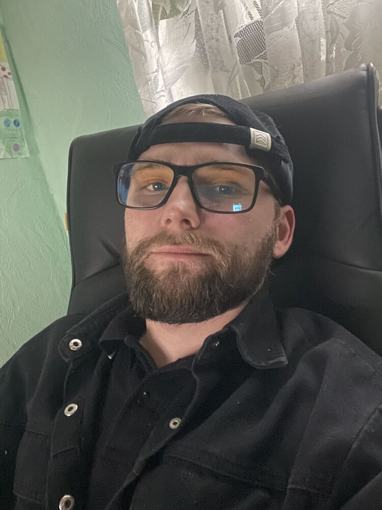  ,   Vladislav, 25 ,   ,   