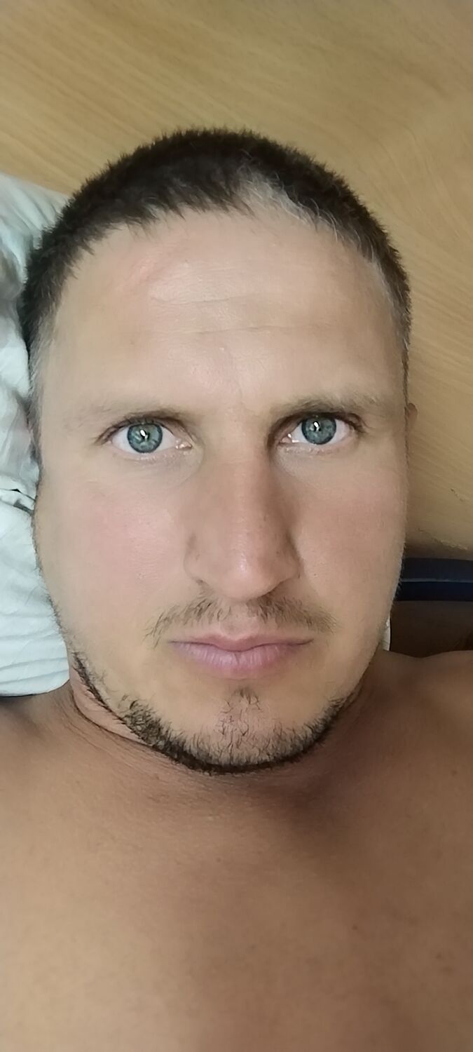  29810508  Viktor, 40 ,    