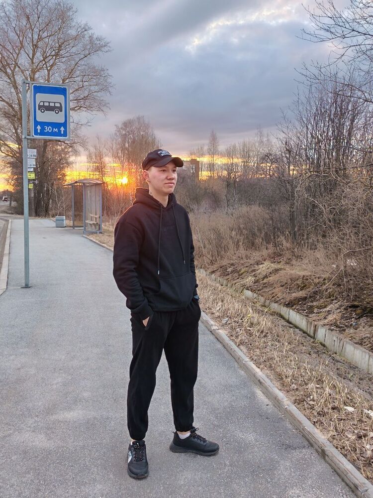  53891018  Taiga, 22 ,    