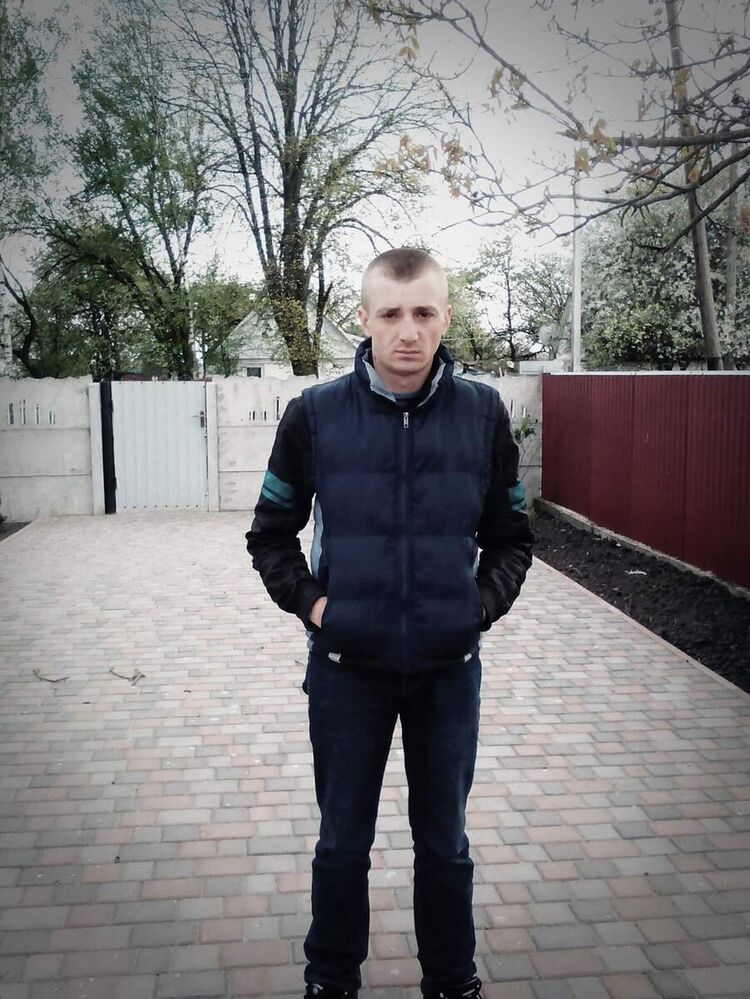  22375878  Bohdan, 30 ,    