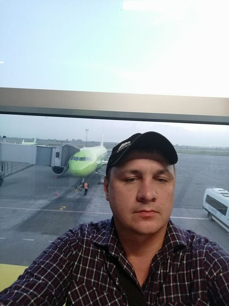  31663708  Pavel, 37 ,    