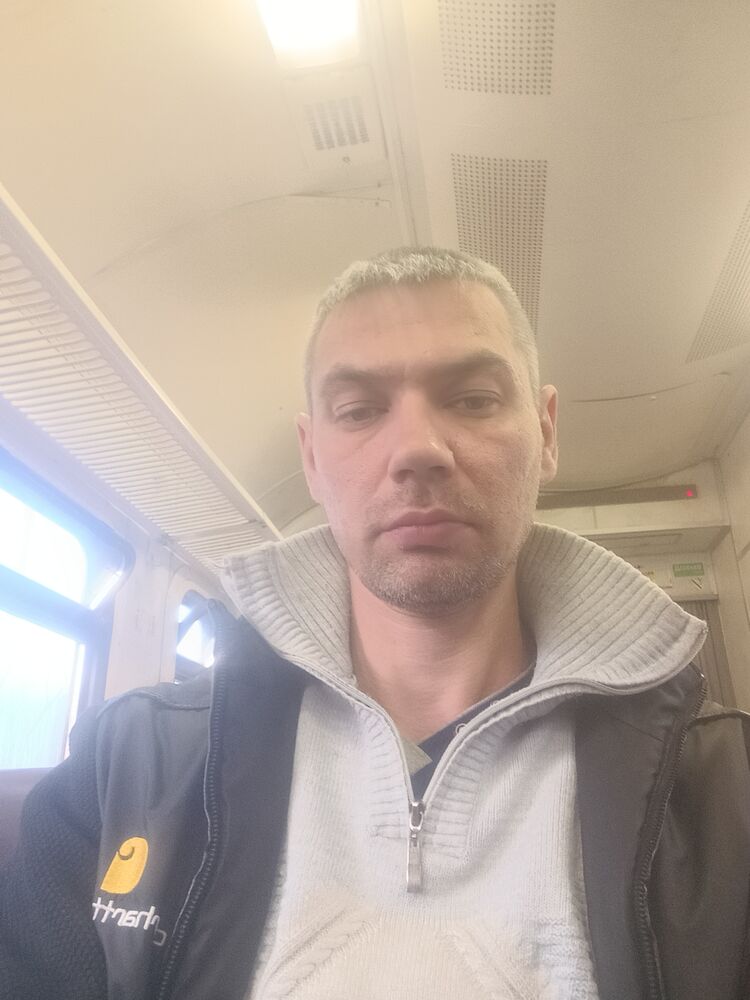  53573928  Pavel, 40 ,    
