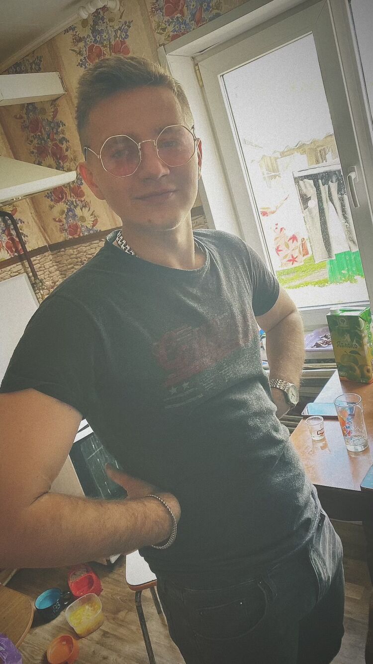  ,   Albert, 28 ,   ,   
